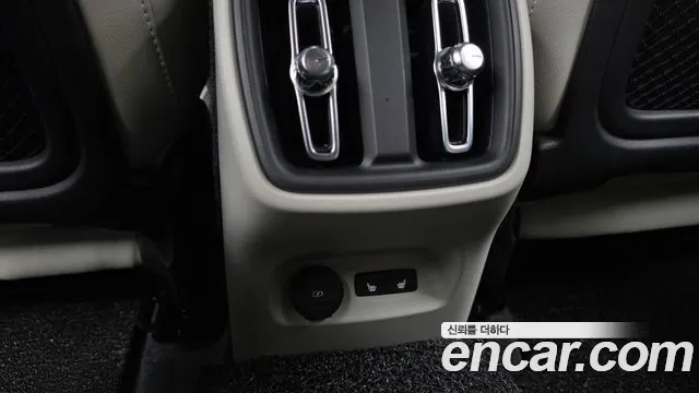 Вольво XC40 B4 Ultimate Bright — Фото автомобиля 16
