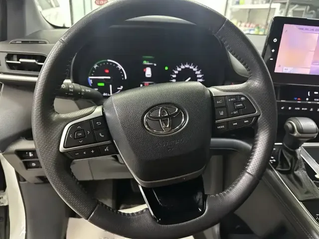 Toyota Sienna — Фото автомобиля 16
