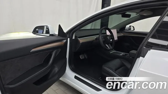 Tesla Model 3 — Фото автомобиля 15