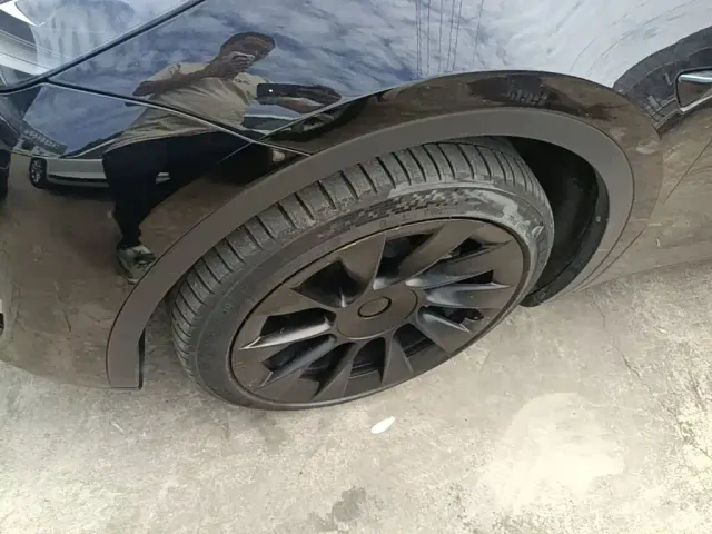 Tesla Model Y — Фото автомобиля 22