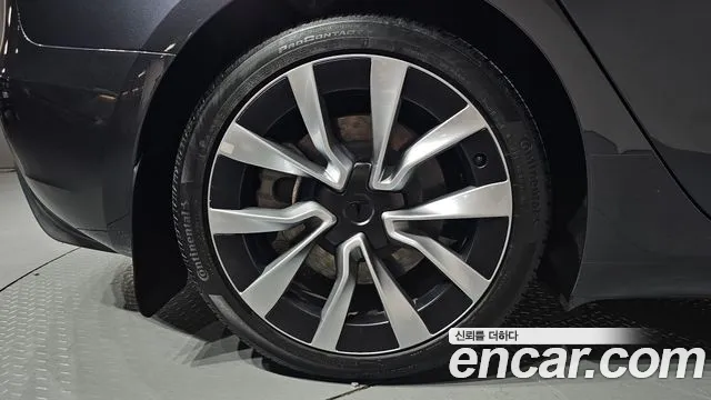 Tesla Model 3 — Фото автомобиля 18