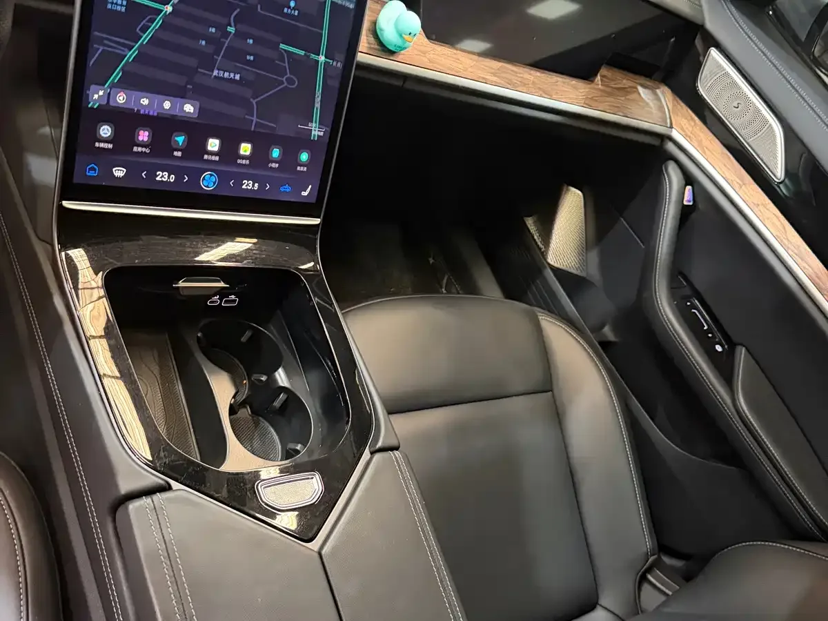 Nezha Auto Nezha S 2024 Facelift Extended Range 1160 AR-HUD — Фото автомобиля 5