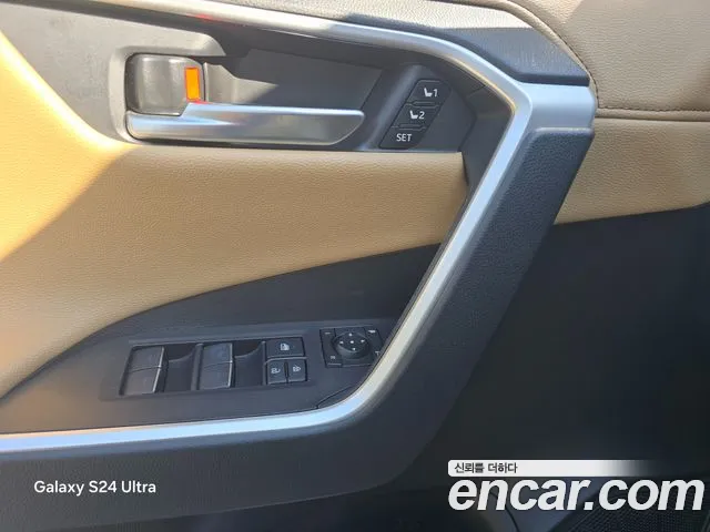 Toyota RAV4 Generation 5 — Фото автомобиля 12