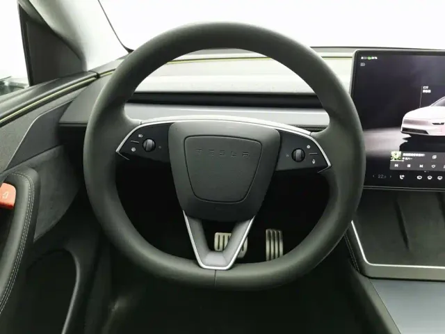 Tesla Model Y — Фото автомобиля 11