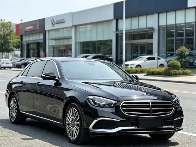 Mercedes-Benz E-Class — Фото автомобиля 2