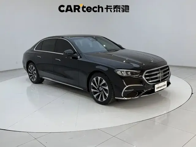 Mercedes-Benz E-Class — Фото автомобиля 2