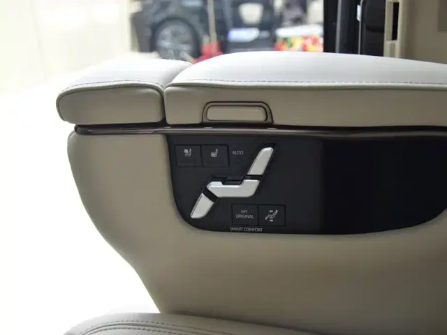 Toyota Vellfire — Фото автомобиля 12