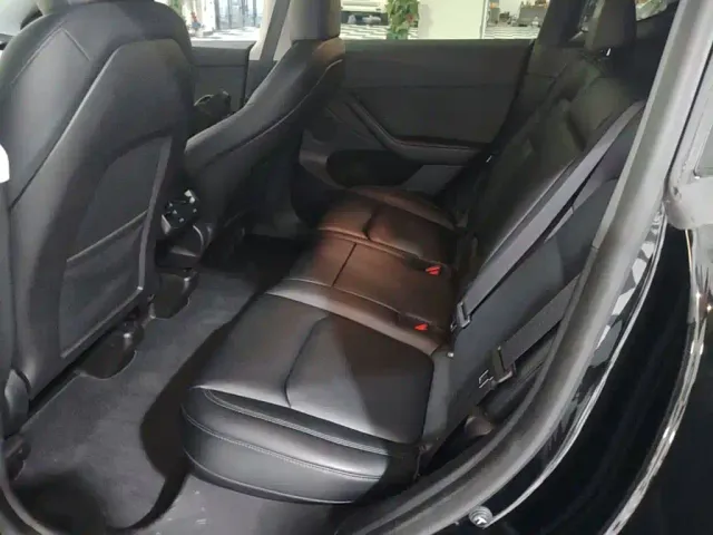 Tesla Model Y — Фото автомобиля 16