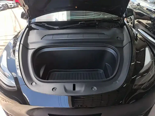 Tesla Model Y — Фото автомобиля 19