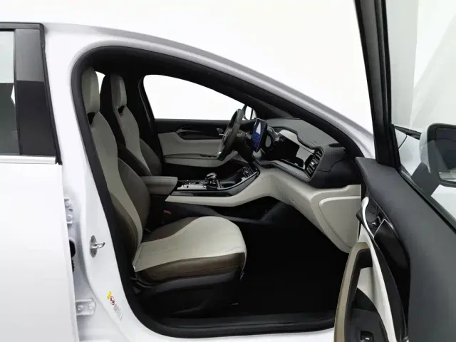 BYD Qin PLUS — Фото автомобиля 23