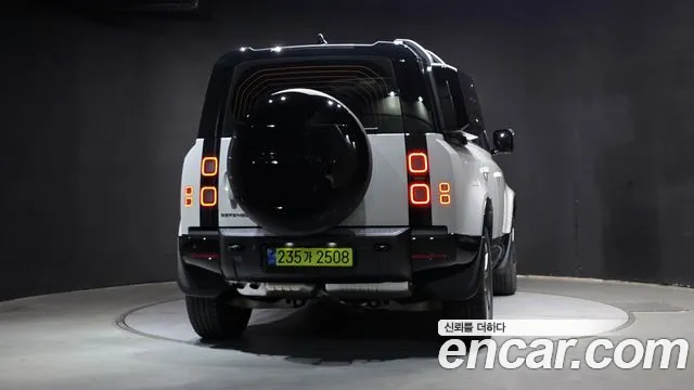 Land Rover Defender — Фото автомобиля 4