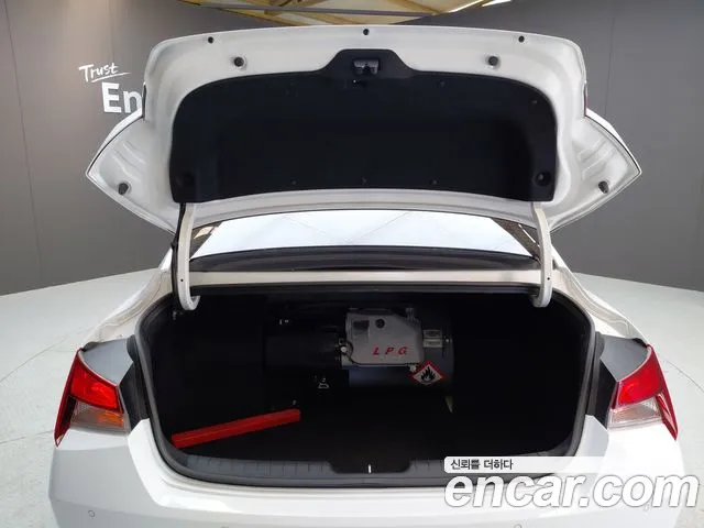 Hyundai AVANTE Avante (CN7) 1.6 LPi (Для проката) — Фото автомобиля 17