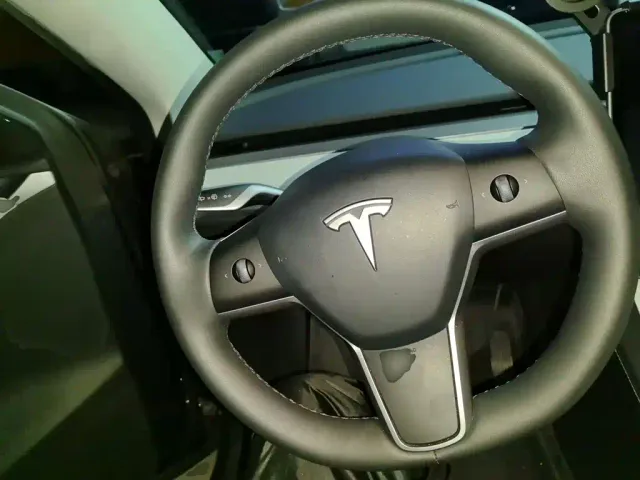 Tesla Model Y — Фото автомобиля 6