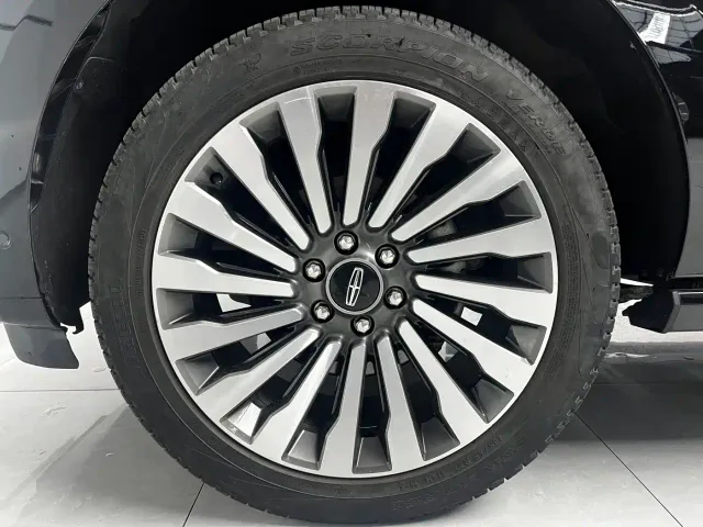 Lincoln Navigator — Фото автомобиля 20