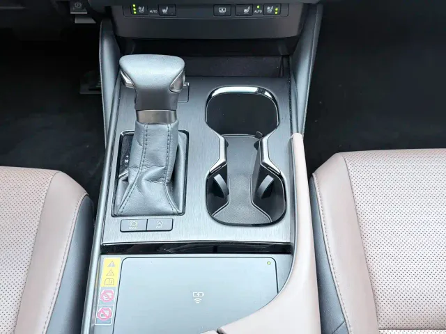 Lexus ES — Фото автомобиля 12