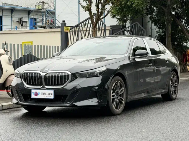Фотография автомобиля — BMW 5 Series