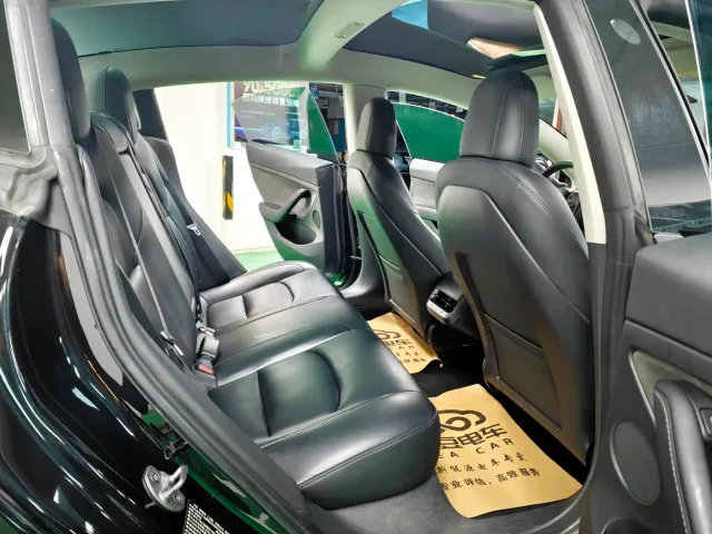 Tesla Model 3 — Фото автомобиля 12