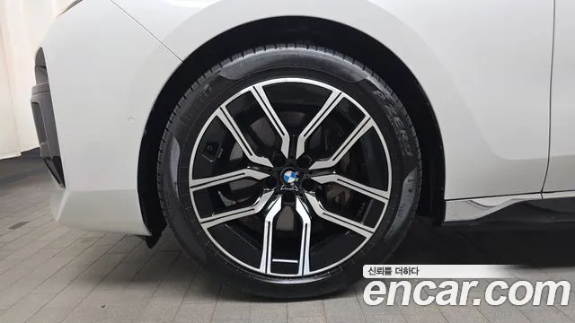 BMW i7 G70 — Фото автомобиля 5