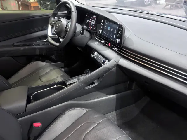 Hyundai Elantra — Фото автомобиля 30