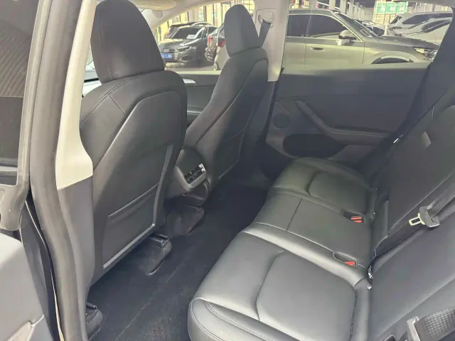 Tesla Model Y — Фото автомобиля 6