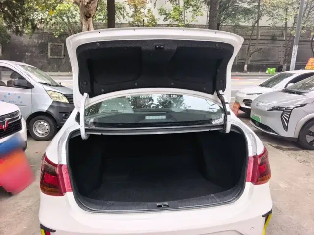 Dongfeng Fengshen E70 — Фото автомобиля 18