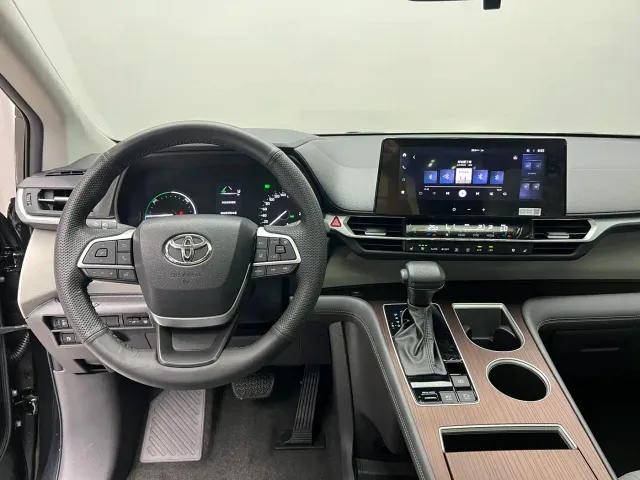 Toyota Granvia — Фото автомобиля 12