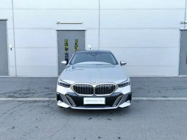 BMW i5 — Фото автомобиля 2