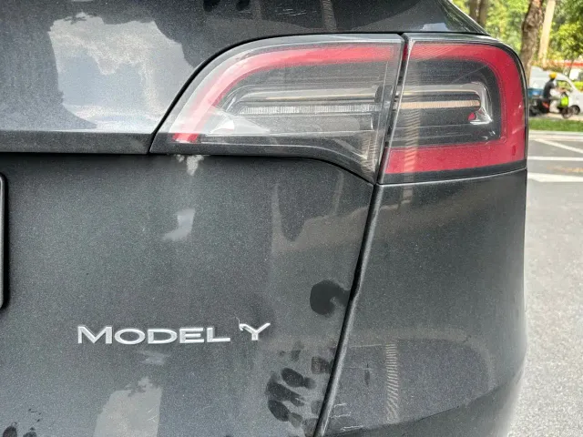 Tesla Model Y — Фото автомобиля 5