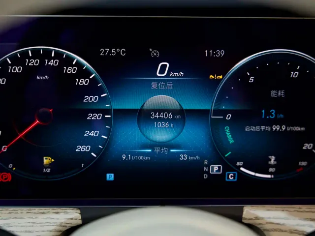 Mercedes-Benz E-Class — Фото автомобиля 25