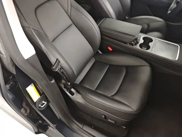Tesla Model Y — Фото автомобиля 24