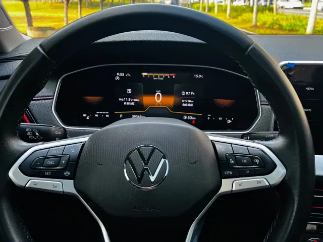 Volkswagen Lavida — Фото автомобиля 10