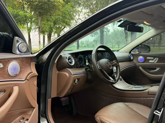 Mercedes-Benz E-Class — Фото автомобиля 4