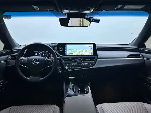 Lexus ES — Фото автомобиля 12