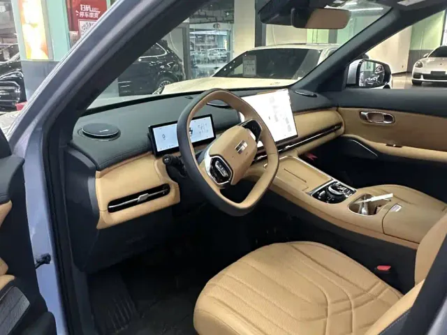 Geely Galaxy Starship 7 EM-i — Фото автомобиля 6