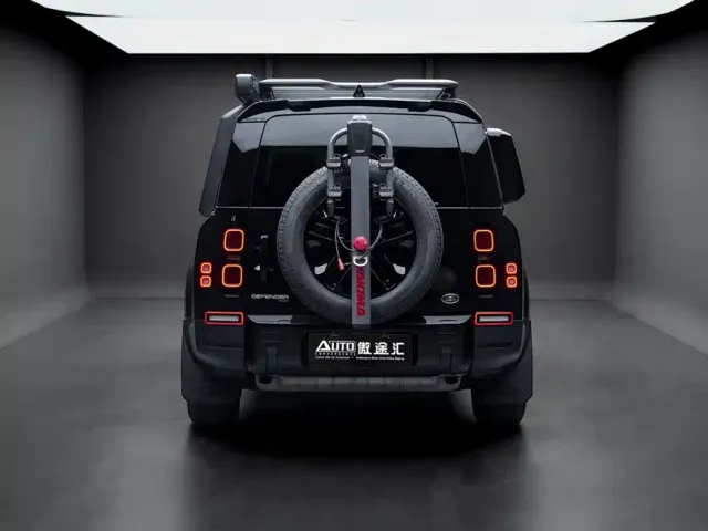 Land Rover Defender — Фото автомобиля 4
