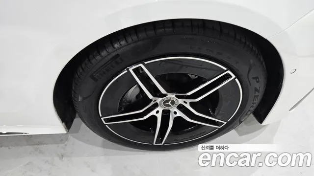 Mercedes-Benz E-Class — Фото автомобиля 5