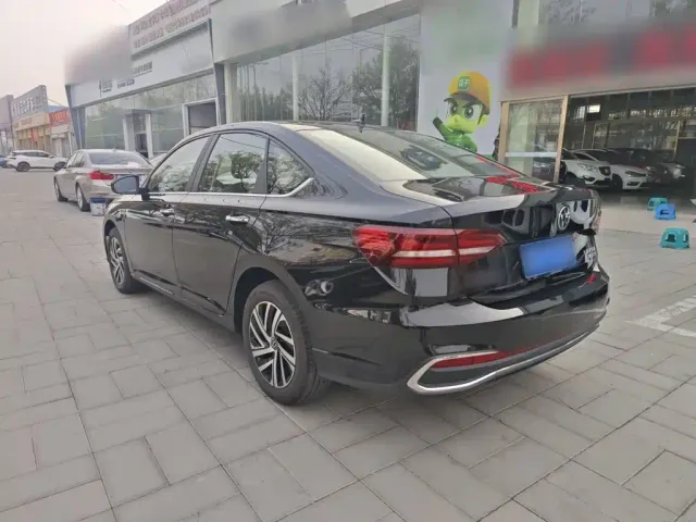 Volkswagen Lavida — Фото автомобиля 16