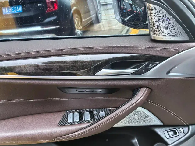 BMW 5 Series — Фото автомобиля 15