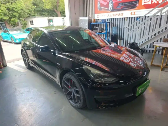 Tesla Model 3 — Фото автомобиля 3