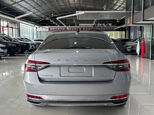 Skoda Superb — Фото автомобиля 10