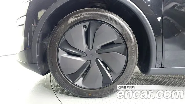 Tesla Model Y — Фото автомобиля 5