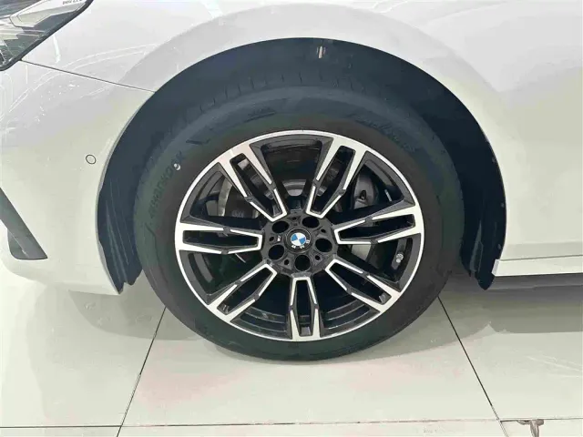 BMW 5 Series — Фото автомобиля 4