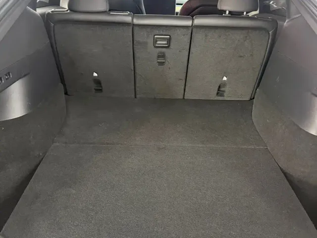 Tesla Model Y — Фото автомобиля 18