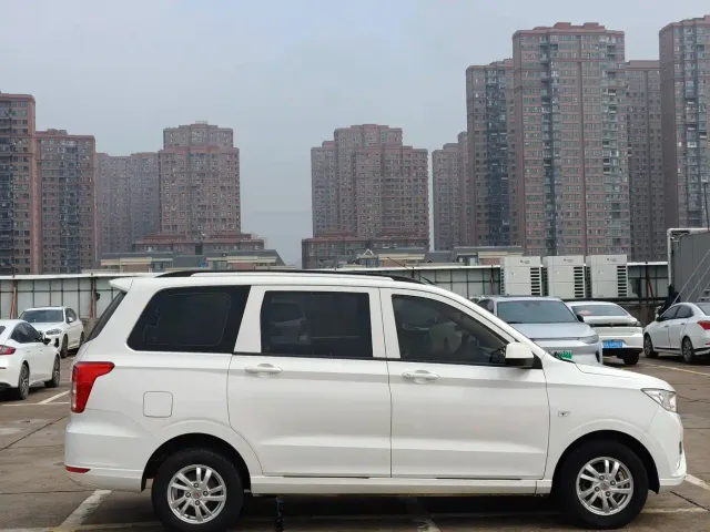 Wuling Hongguang — Фото автомобиля 8