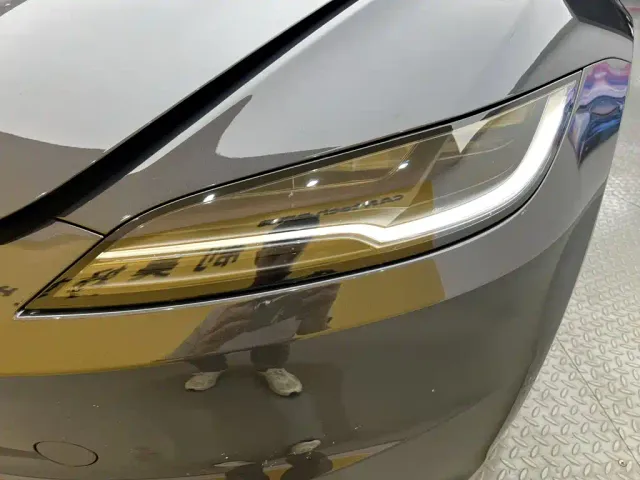 Tesla Model 3 — Фото автомобиля 8