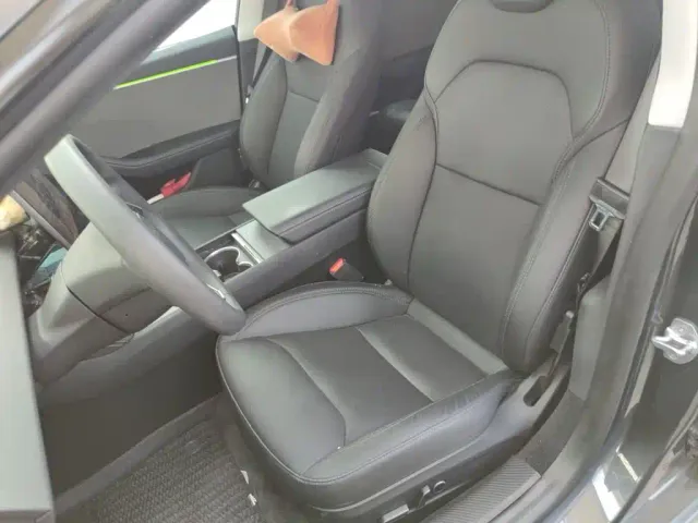 Tesla Model 3 — Фото автомобиля 11