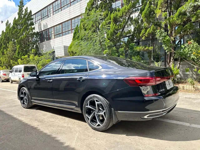 Volkswagen Passat — Фото автомобиля 9