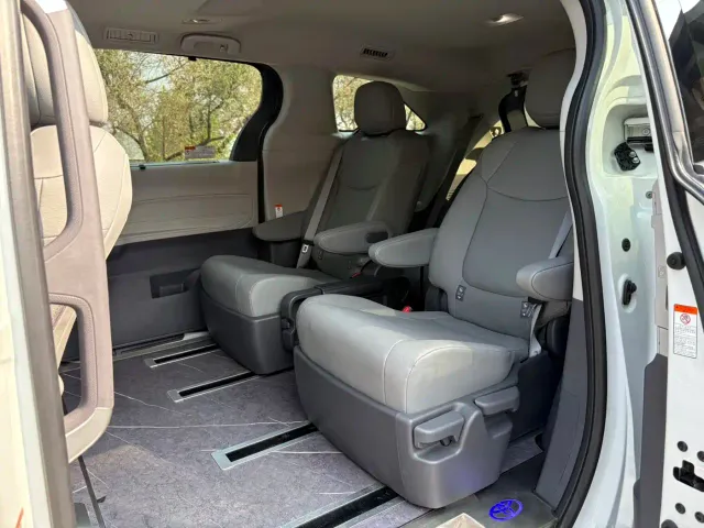 Toyota Granvia — Фото автомобиля 8