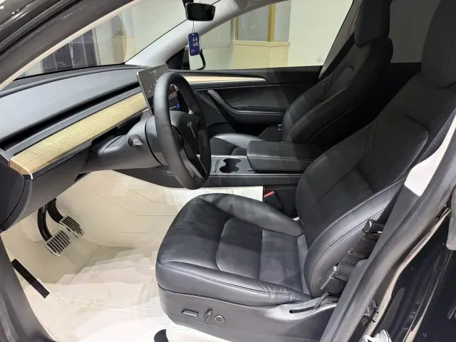 Tesla Model Y — Фото автомобиля 5