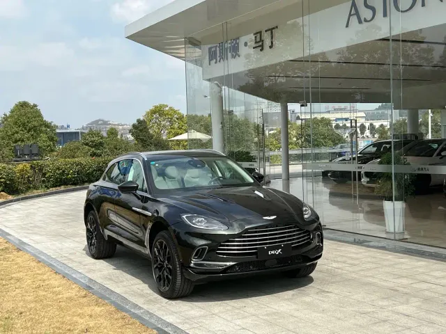 Aston Martin DBX — Фото автомобиля 8